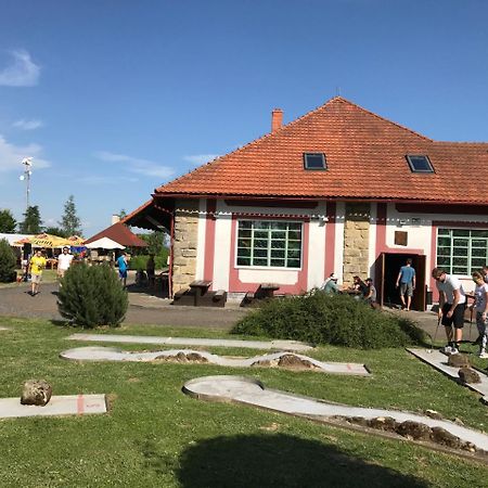 Famozclub Otel Bakov nad Jizerou Dış mekan fotoğraf