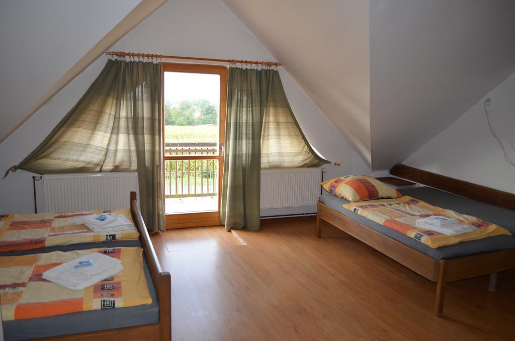 Famozclub Otel Bakov nad Jizerou Oda fotoğraf