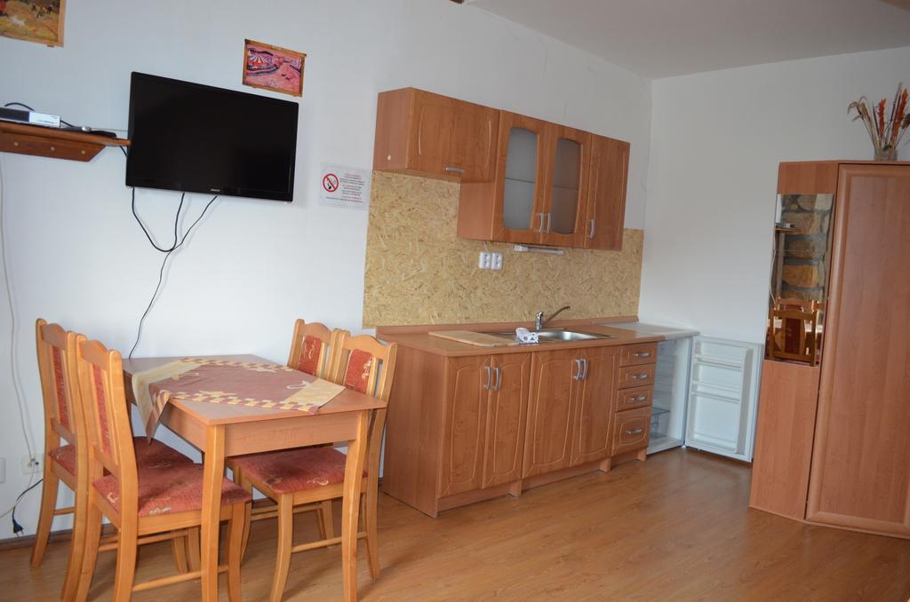 Famozclub Otel Bakov nad Jizerou Oda fotoğraf