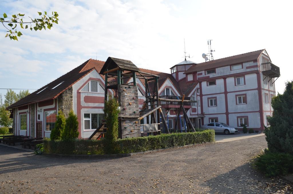 Famozclub Otel Bakov nad Jizerou Dış mekan fotoğraf
