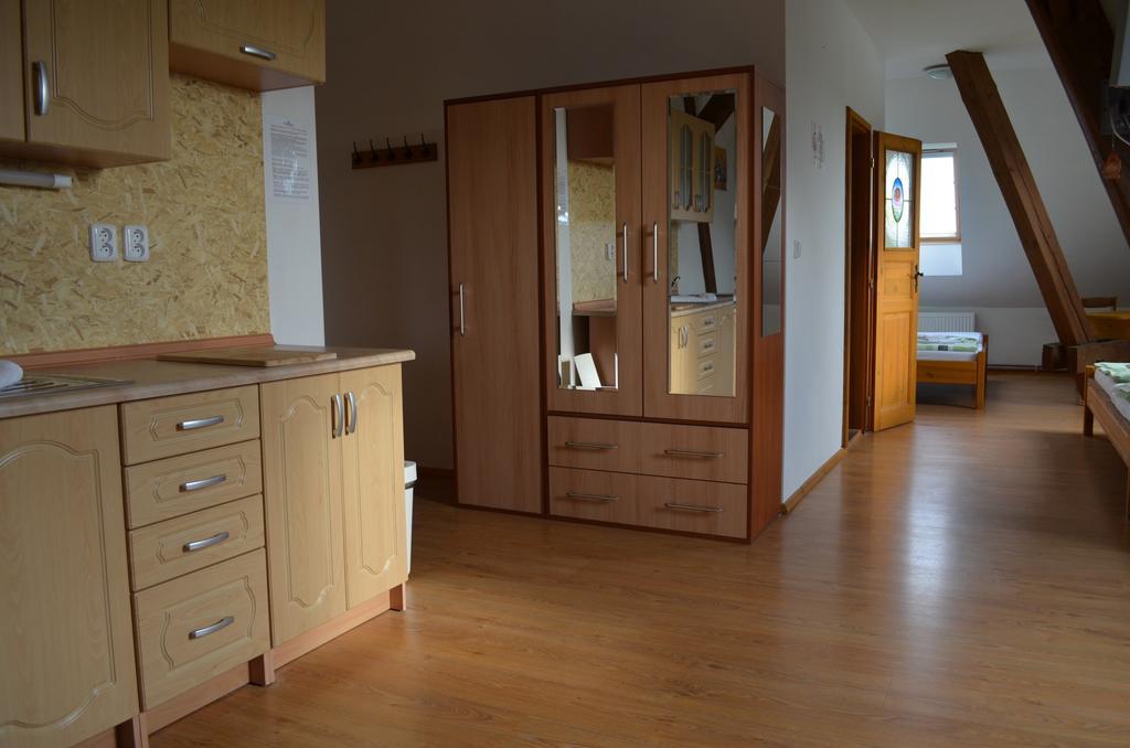 Famozclub Otel Bakov nad Jizerou Oda fotoğraf