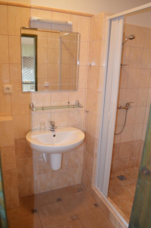Famozclub Otel Bakov nad Jizerou Oda fotoğraf