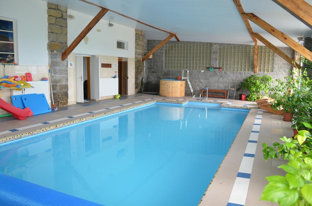 Famozclub Otel Bakov nad Jizerou Dış mekan fotoğraf