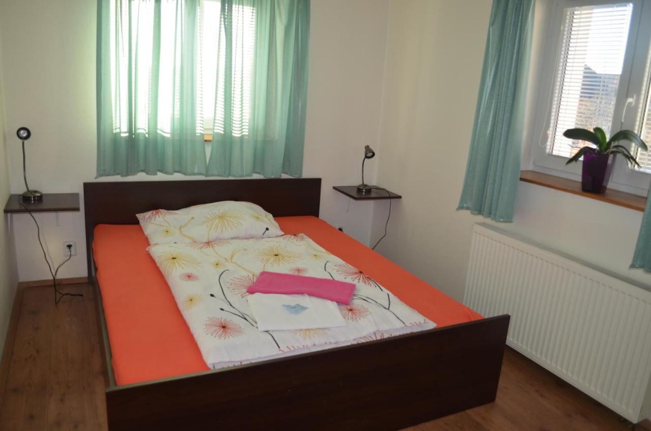 Famozclub Otel Bakov nad Jizerou Oda fotoğraf