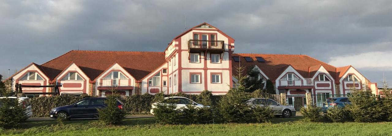 Famozclub Otel Bakov nad Jizerou Dış mekan fotoğraf