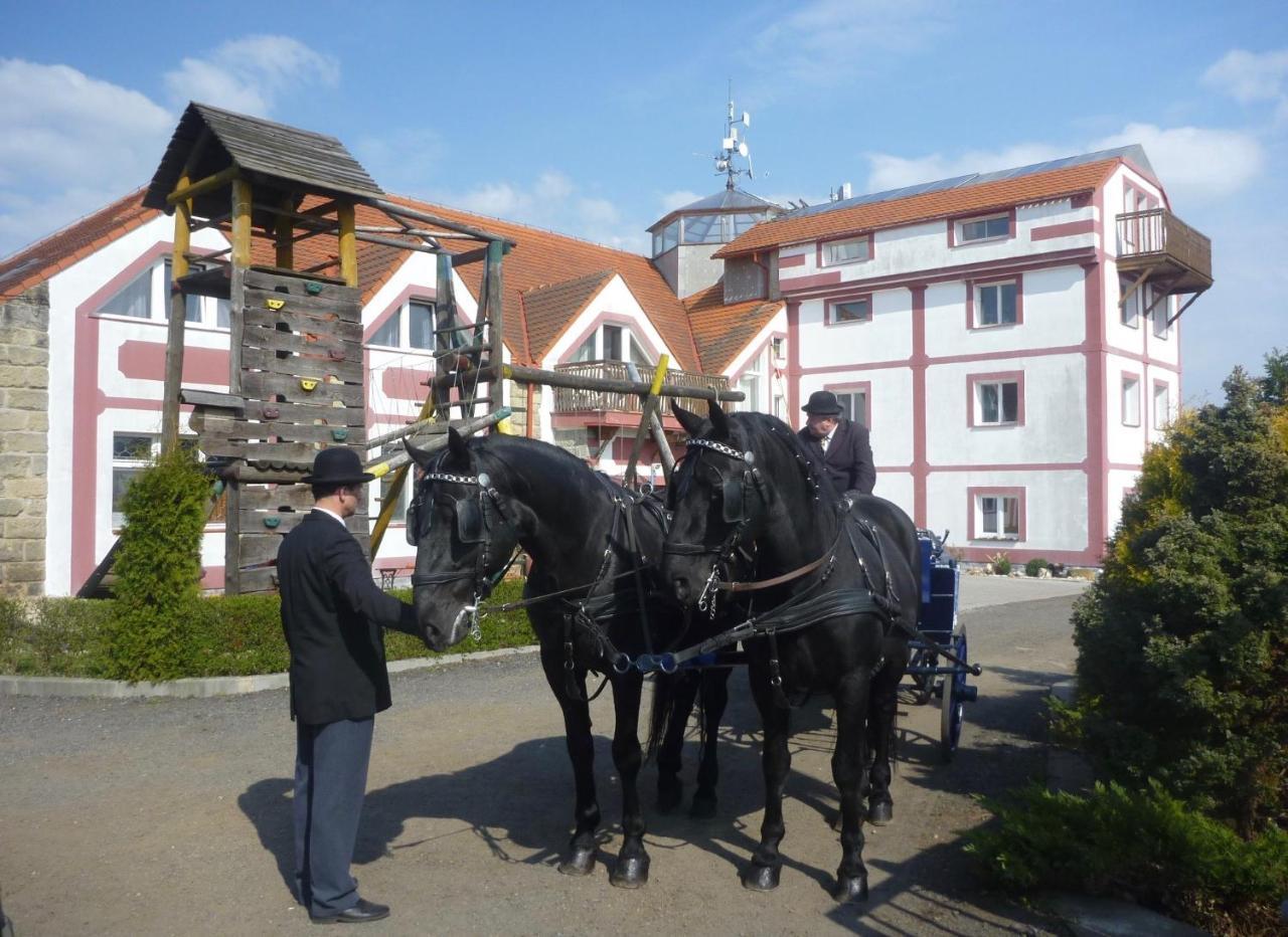 Famozclub Otel Bakov nad Jizerou Dış mekan fotoğraf