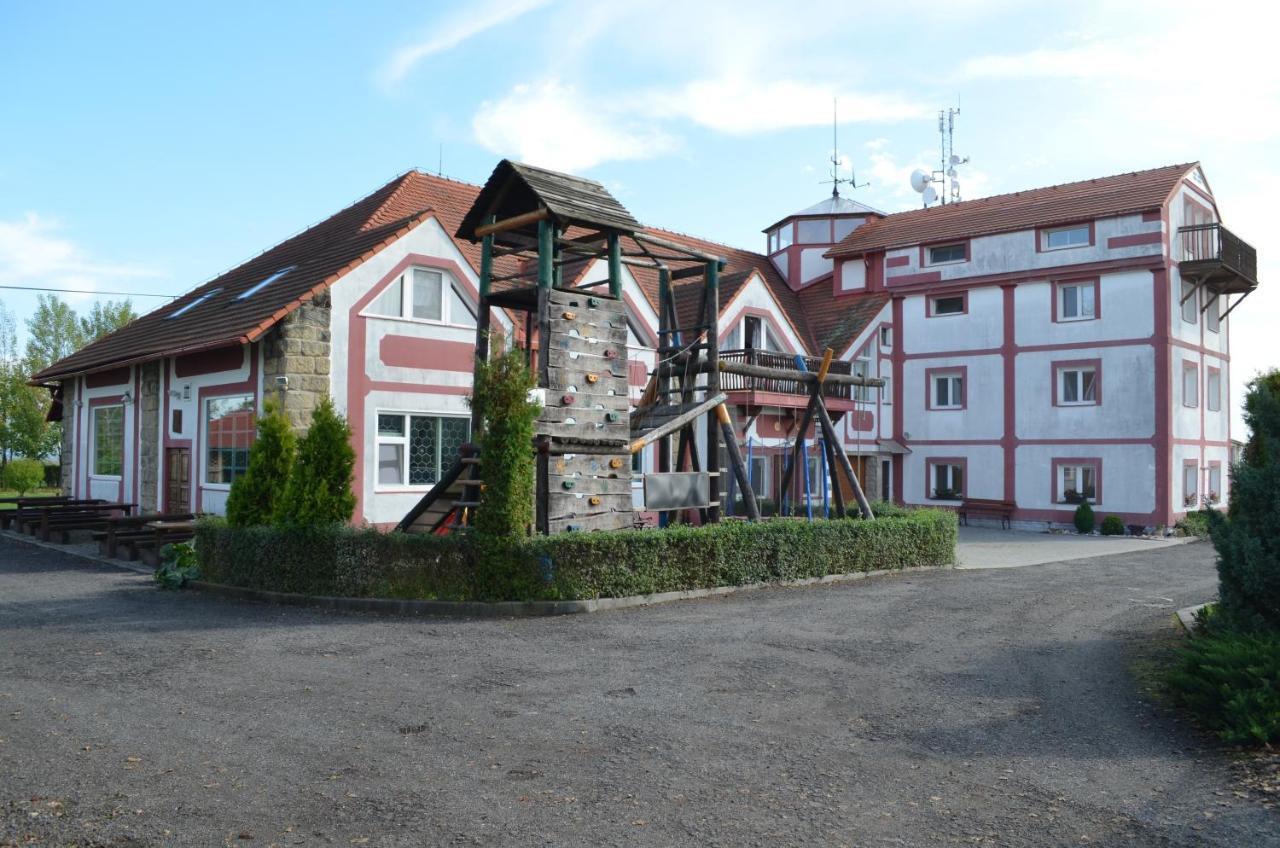 Famozclub Otel Bakov nad Jizerou Dış mekan fotoğraf